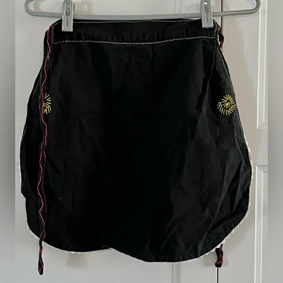 Colorful Hand Embroidered Apron - Picture 4 of 6